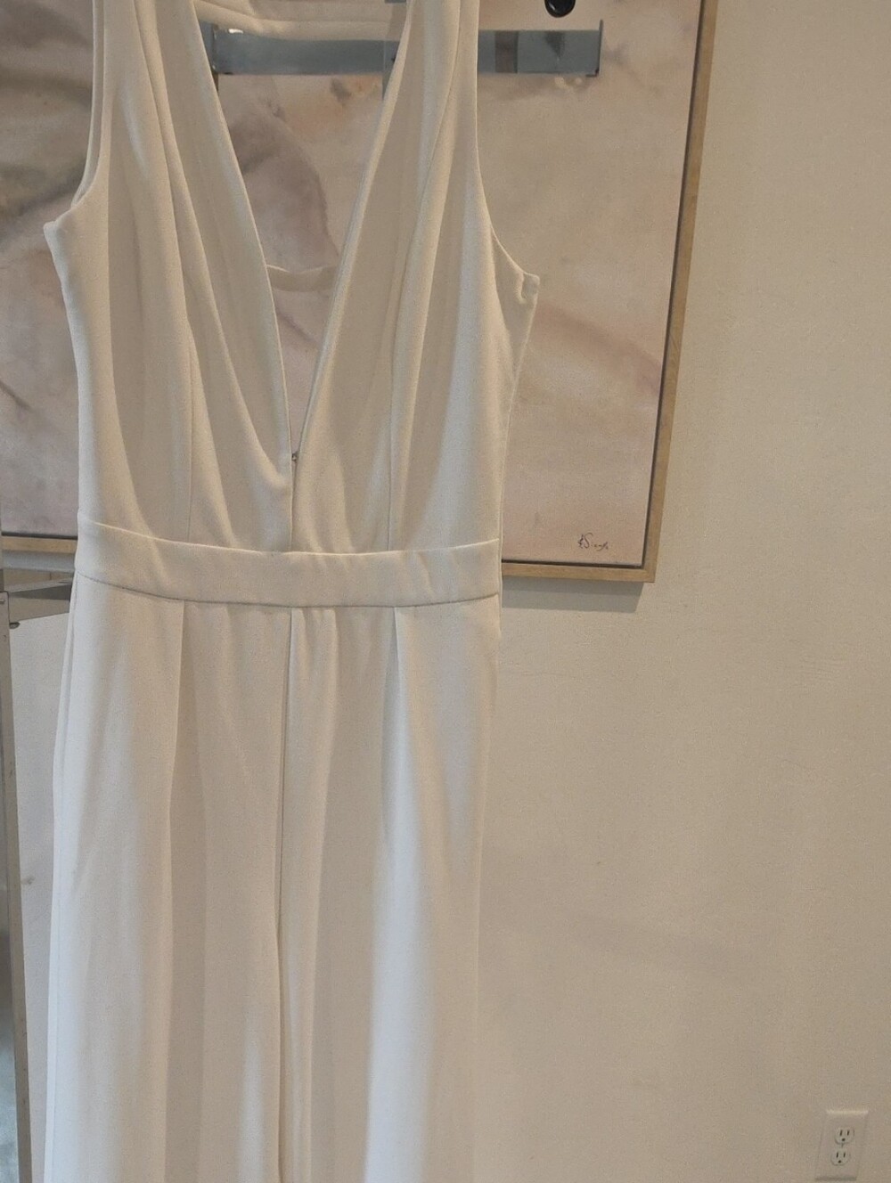 Elegant White V-Neck Sleeveless Jumpsuit Dress